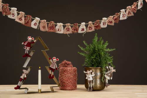 Set med två dekorationsmöss med magneter