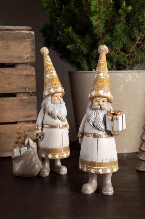 Två tomtar med julklappar, 27 cm.