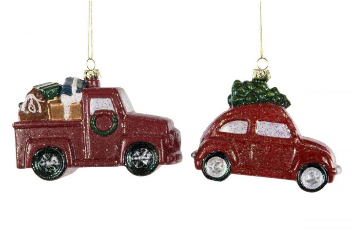 Julkula formade som bilar med julgranar