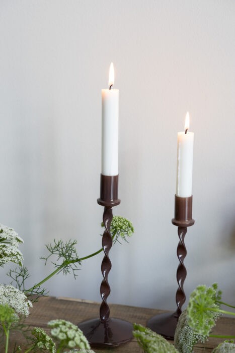 Eneby tvistad ljusstake i glas brun och greige