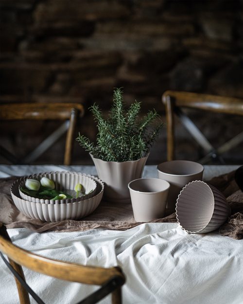 Beige kruka Romantik med vågig kant för växter