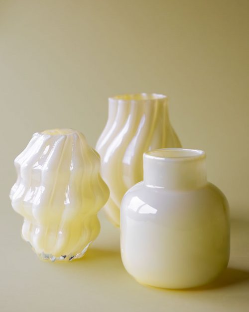 Glasvas Aura med vågformad design för snittblommor