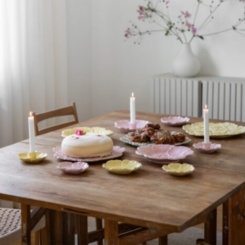 Blomster fat i keramik formad som blomma